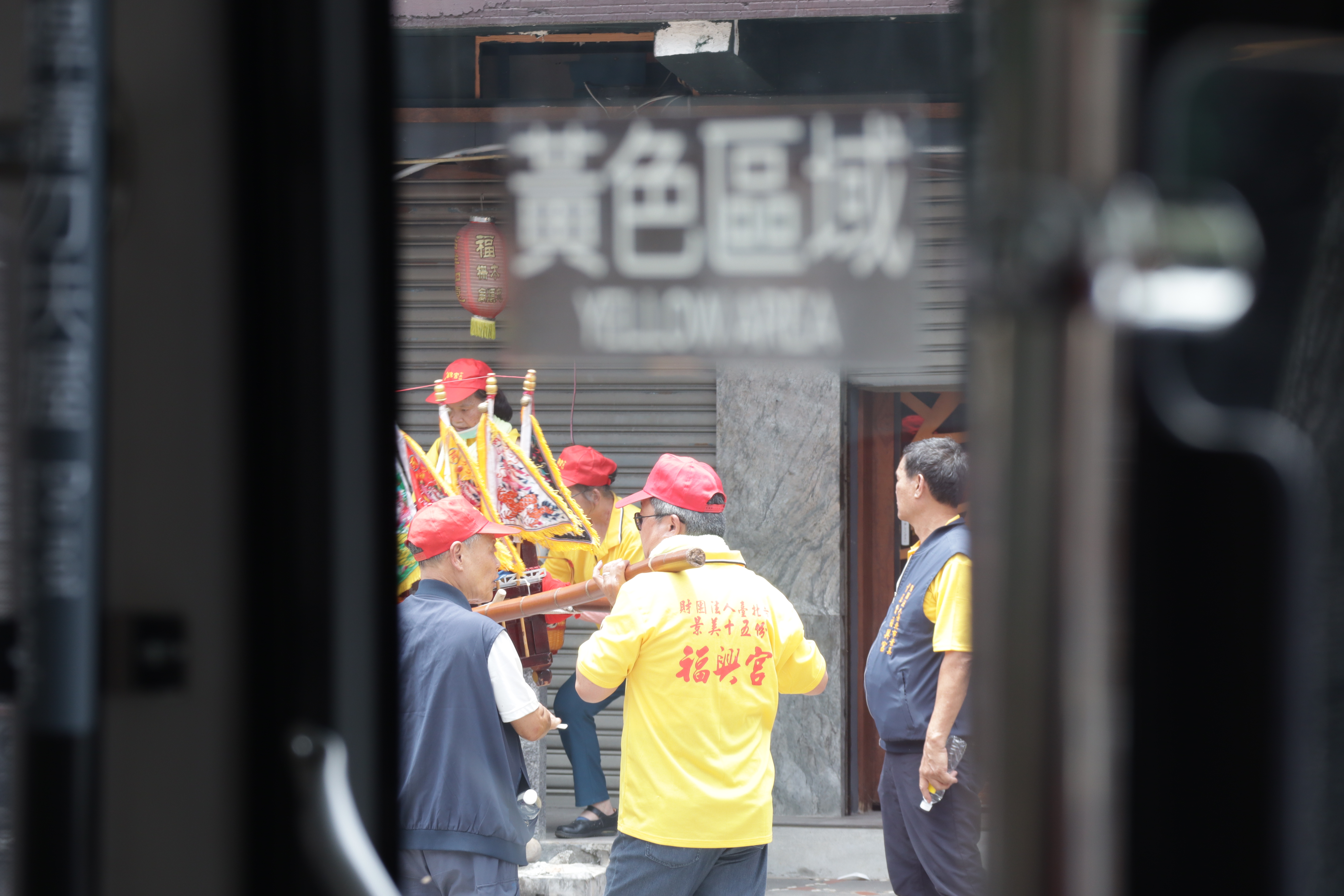 繞境重整心靈　信徒追尋安定之路